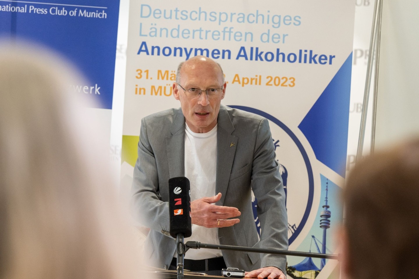 Der Arzt und Suchtmediziner Markus Backmund bei der Pressekonferenz zum 70-jährigen Bestehen der Anonymen Alkoholiker (AA).