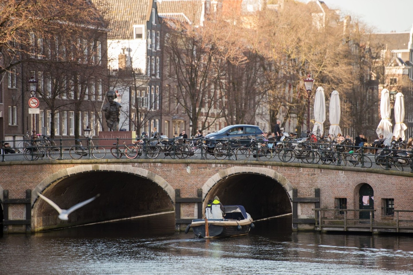 Pro Tag fahren in Amsterdam bis zu 450 Touristenbusse in die Innenstadt. Viel zu viel, sagt die Stadtverwaltung - und verhängt einen Stop.