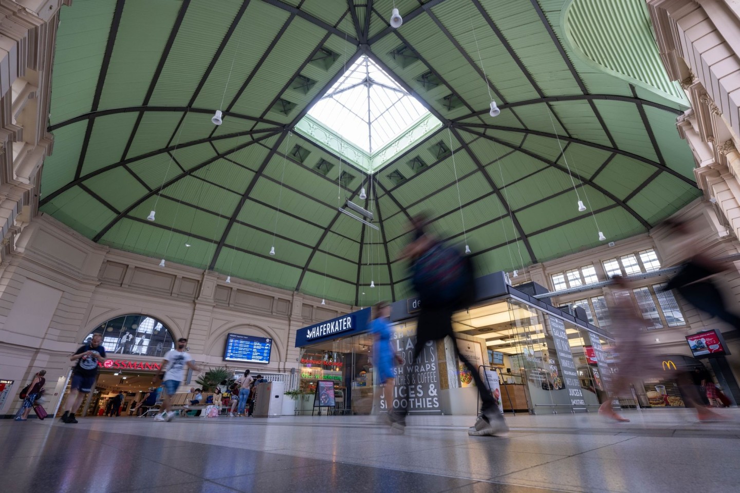 Ausgezeichnet: Der Hauptbahnhof in Halle/Saale.